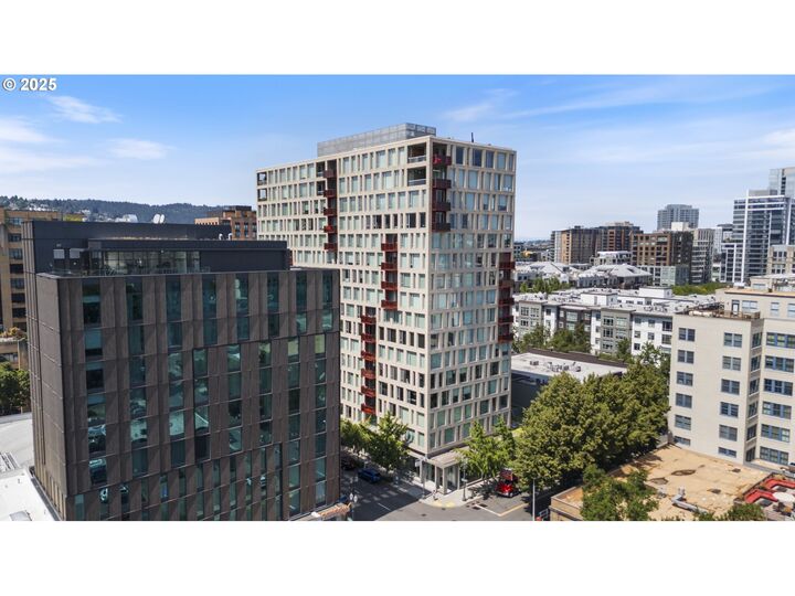 Property Photo:  937 NW Glisan St 331  OR 97209 