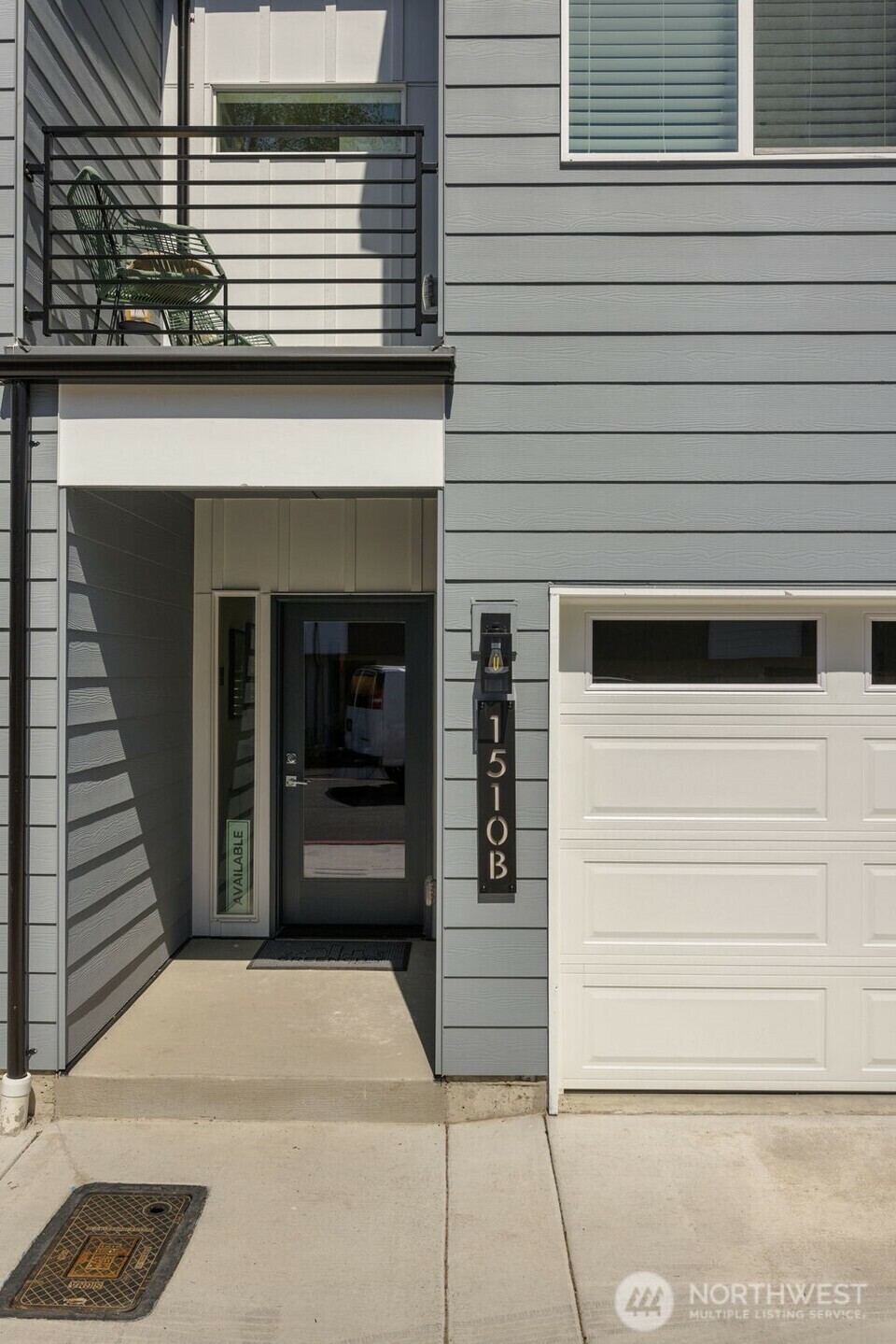 Property Photo: 1510 B Hollow Dale Place WA 98204