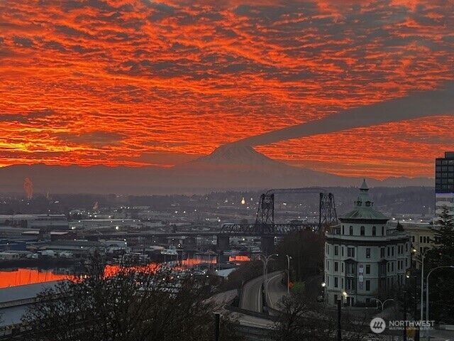 Property Photo: 525 Broadway 207 WA 98402