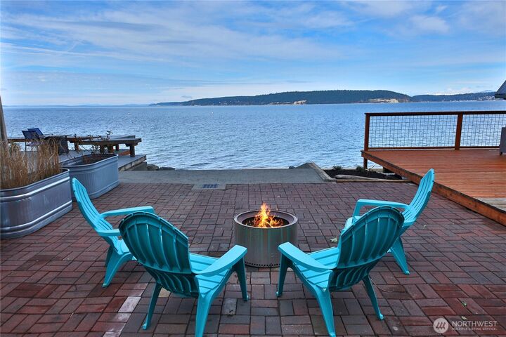 Property Photo:  2032  Eastpoint Drive  WA 98260 