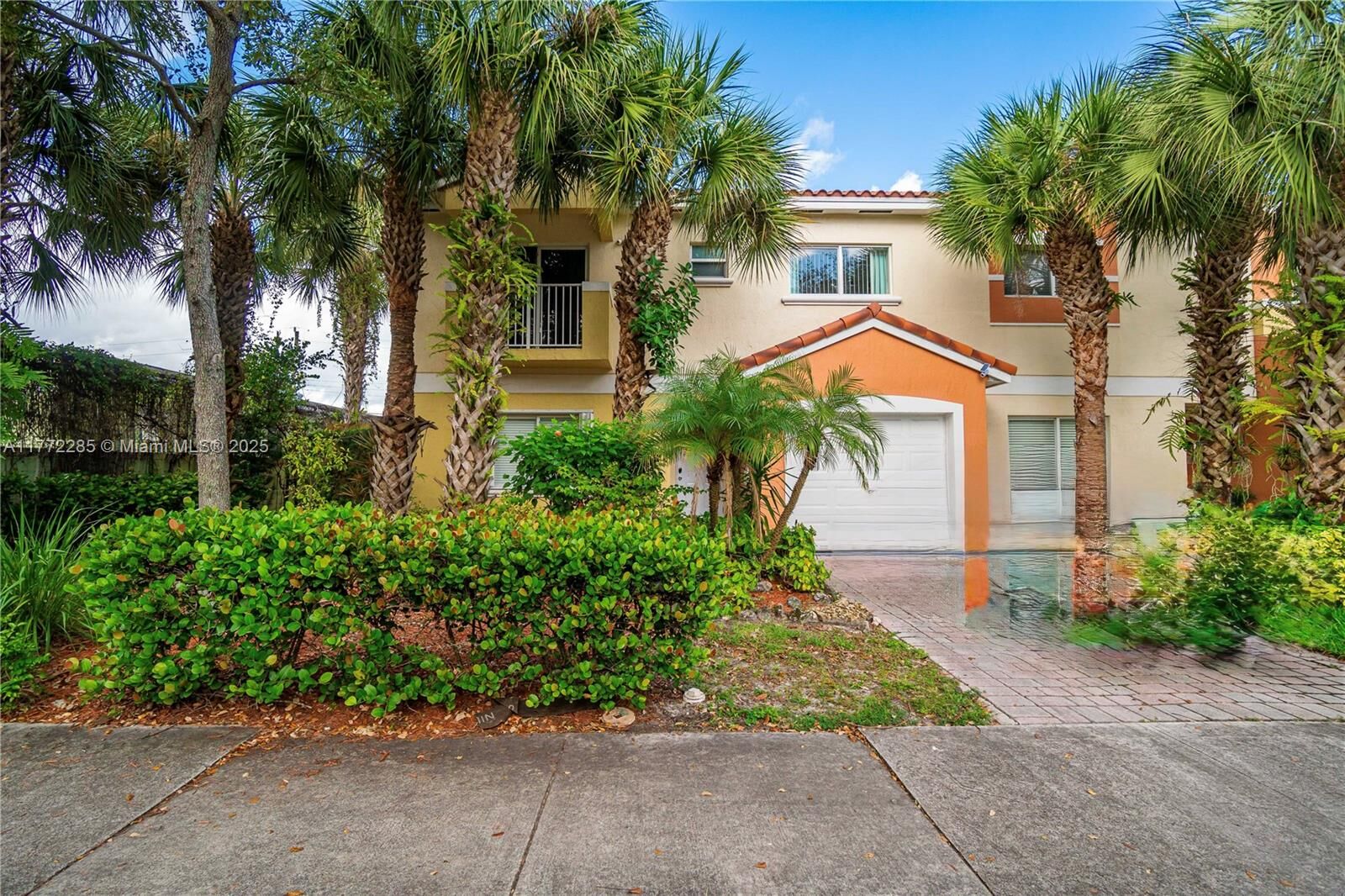 Property Photo:  1411 NW 2nd St 1411  FL 33311 