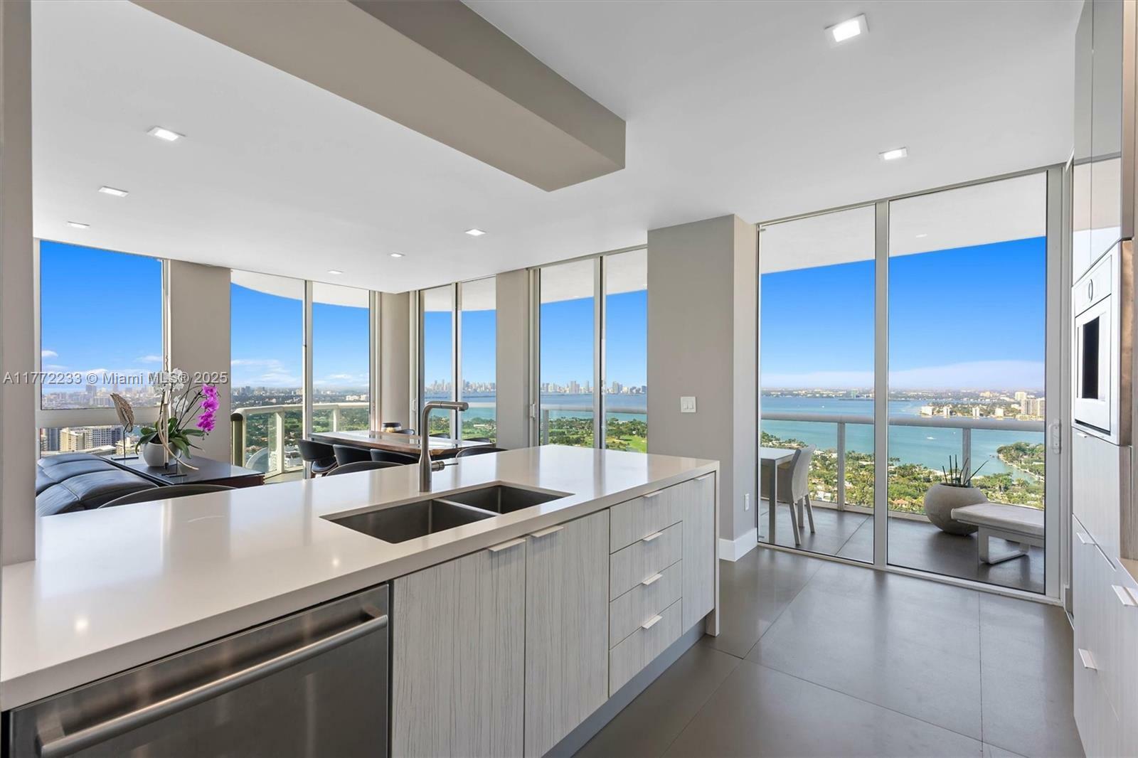 6365 Collins Ave 4307  Miami Beach FL 33141 photo