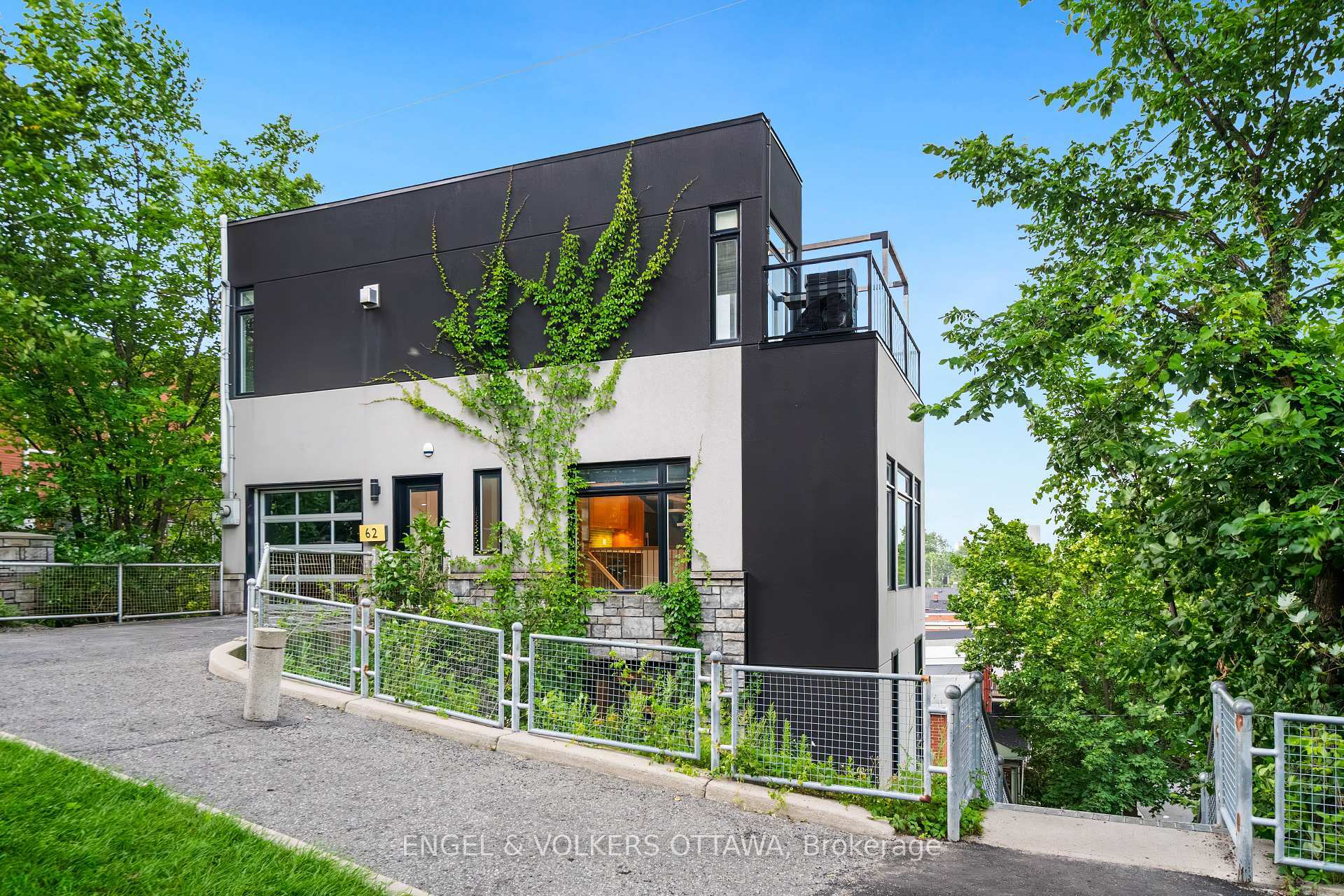 Photo de la propriété: 62 Upper Lorne Place ON K1R 7G9