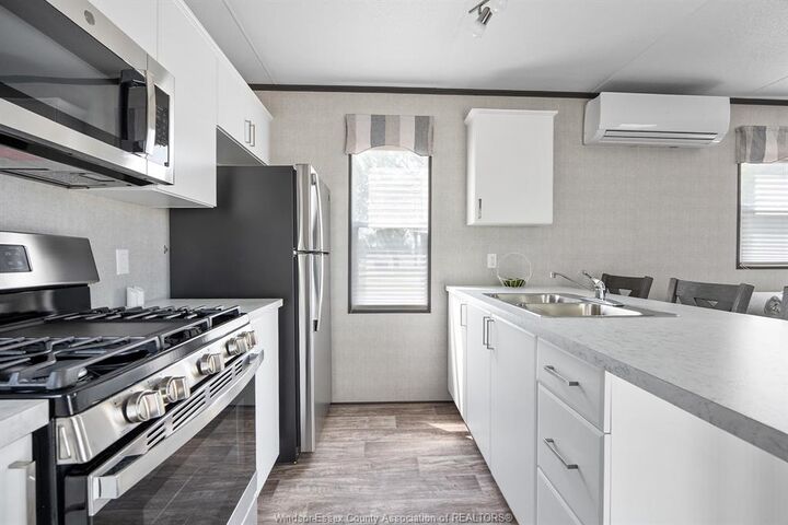 Photo de la propriété:  981 County Rd 2 613  ON N8L 1B4 