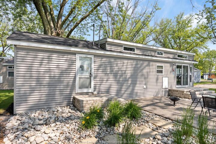 Property Photo:  981 County Rd 2 510  ON N8L 1B4 