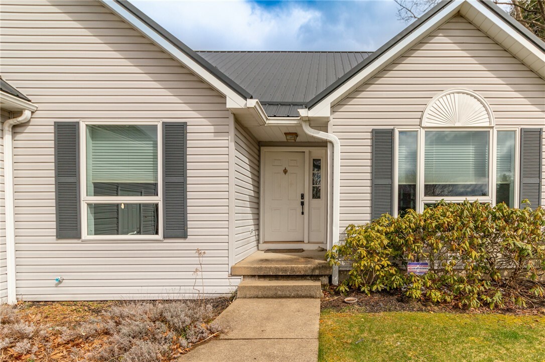 Property Photo: 503 Hemlock Trail PA 16127