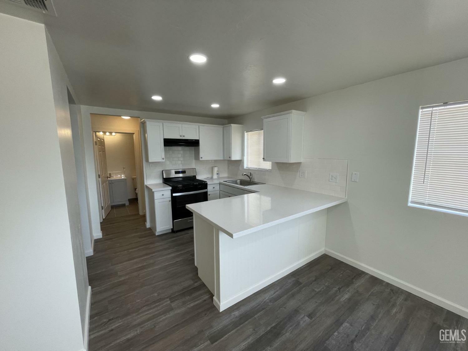 Property Photo: 620 Huskey Drive CA 93308