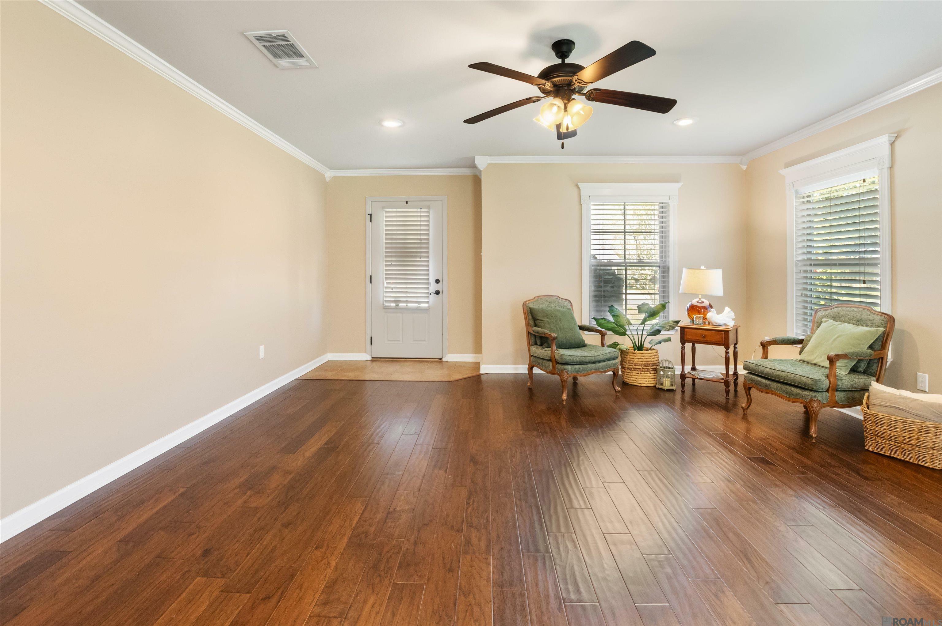 Property Photo: 4848 Lois Dr LA 70791