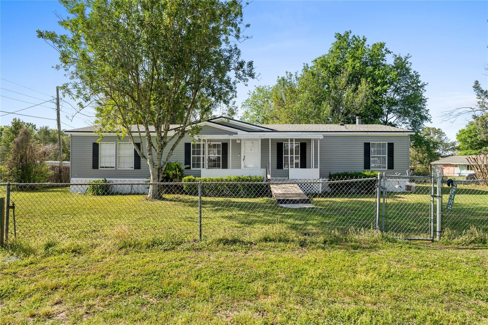 Property Photo: 17382 Harrell Street FL 32622