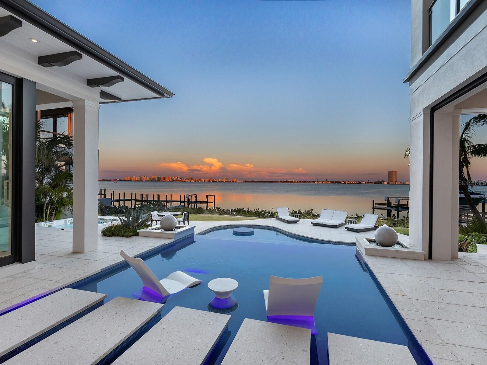 Property Photo: 424 Bowdoin Circle FL 34236