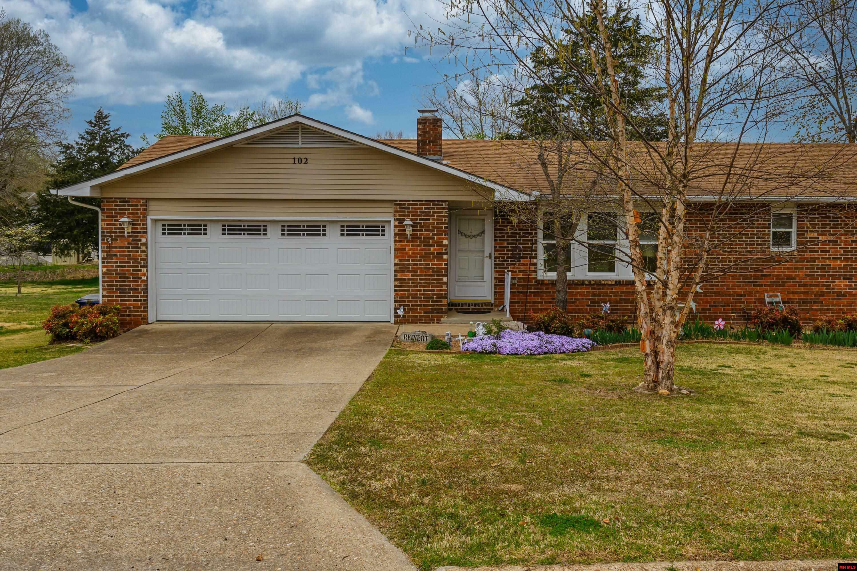 Property Photo: 102 Parkview Drive AR 72653