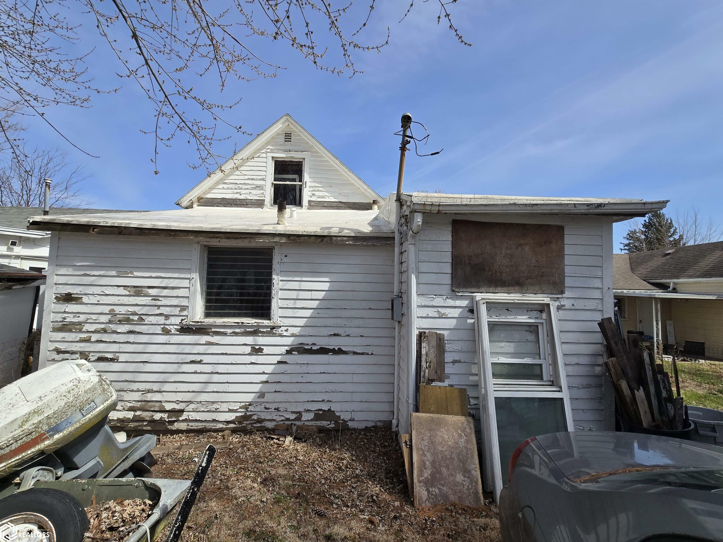 Property Photo: 1309 S 10th Street IA 52601