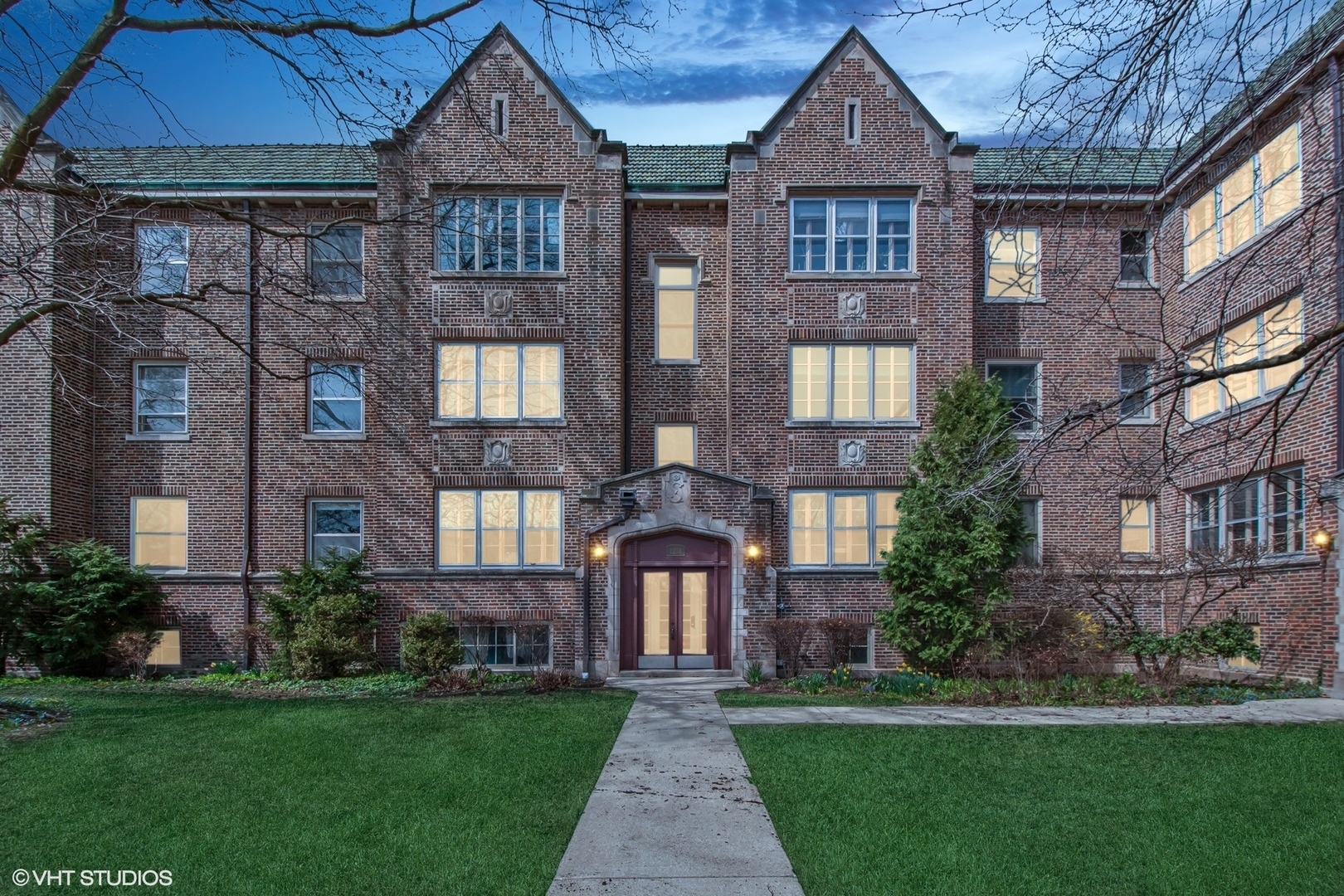 Property Photo: 1214 Central Street 2N IL 60201