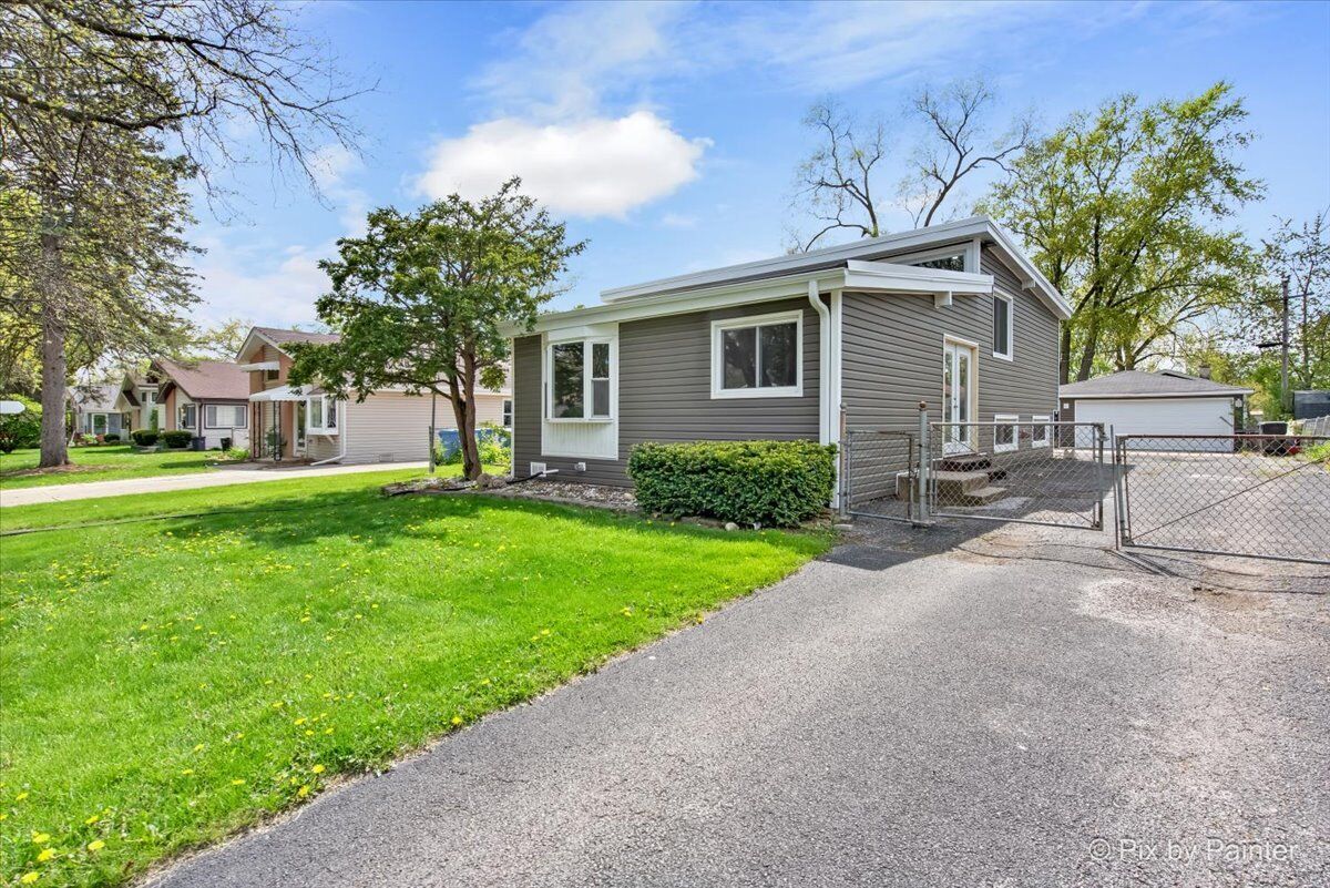 Property Photo:  376 Mission Avenue  IL 60181 