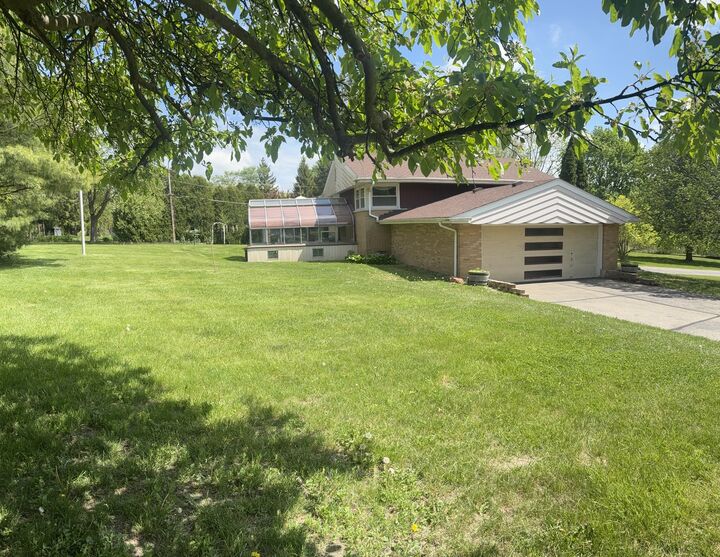 Property Photo:  129 Roth Avenue  IL 60010 