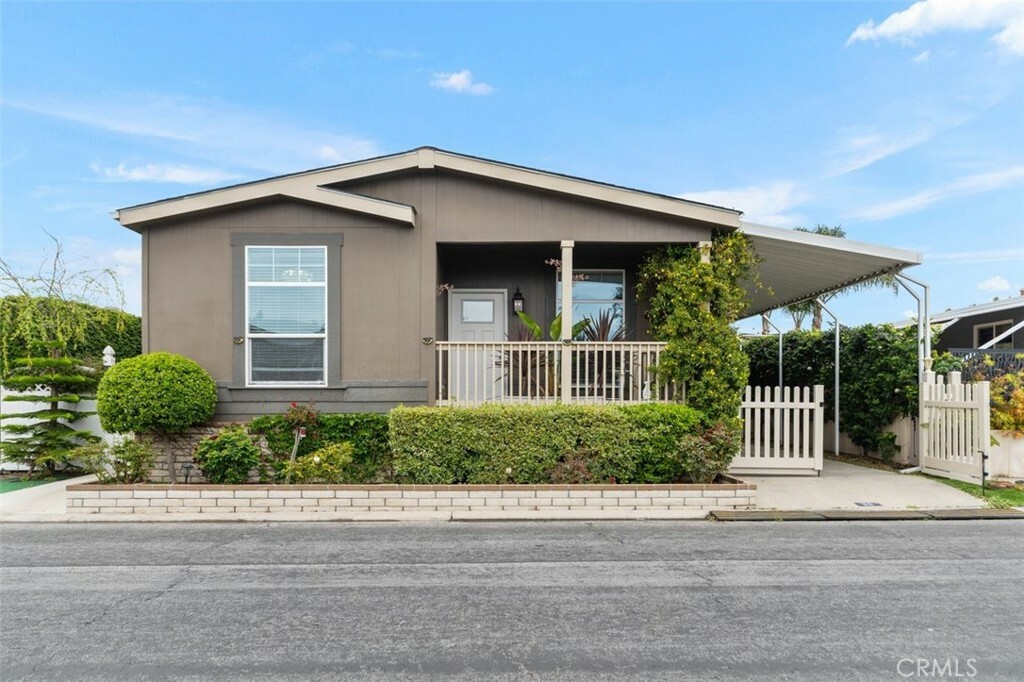 3595 Santa Fe Avenue 90  Long Beach CA 90810 photo