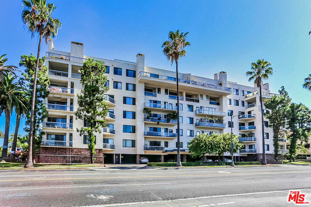 Property Photo: 4460 Wilshire Boulevard 503 CA 90010