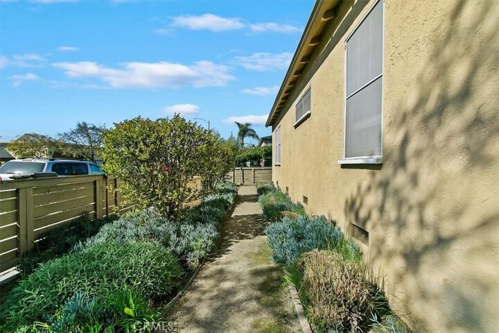 Property Photo:  1750 Chestnut Avenue  CA 90813 