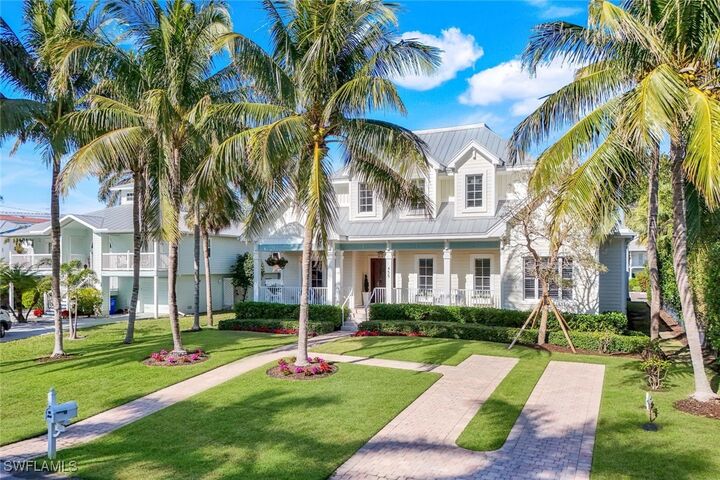 Property Photo: 455 13th Avenue S FL 34102