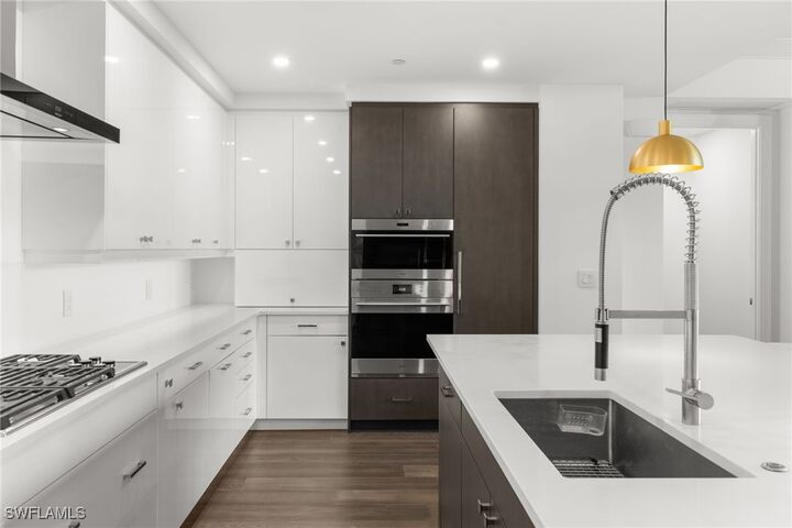 Property Photo: 1130 3rd Avenue S 215 FL 34102