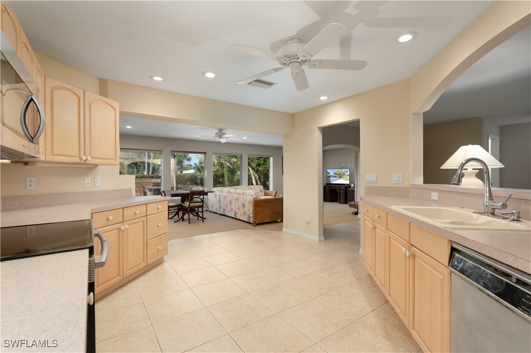 Property Photo:  112 Fairway Circle  FL 34110 