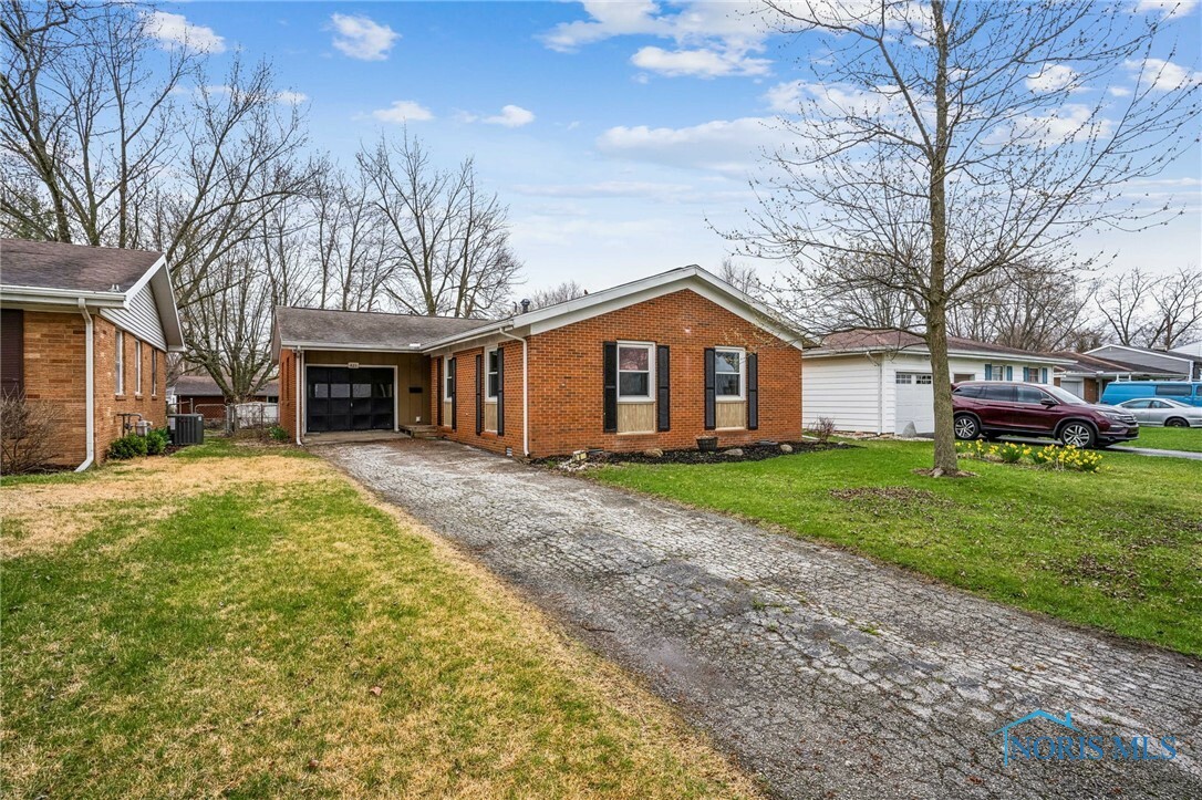 421 Edinborough Drive  Findlay OH 45840 photo