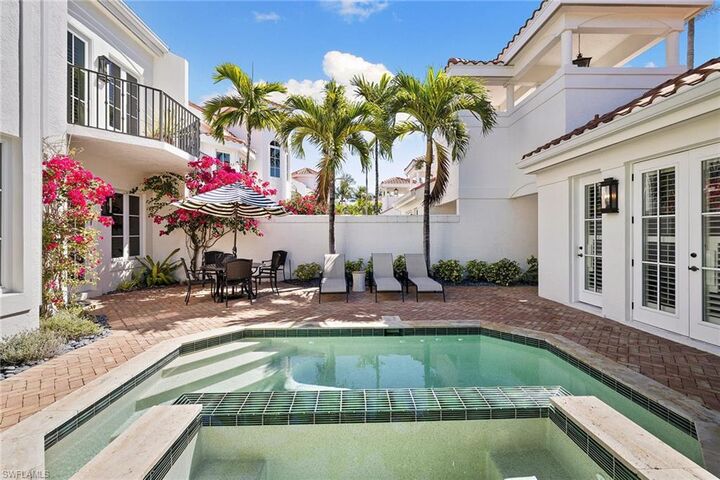 Property Photo: 425 2nd Ave S A1 FL 34102