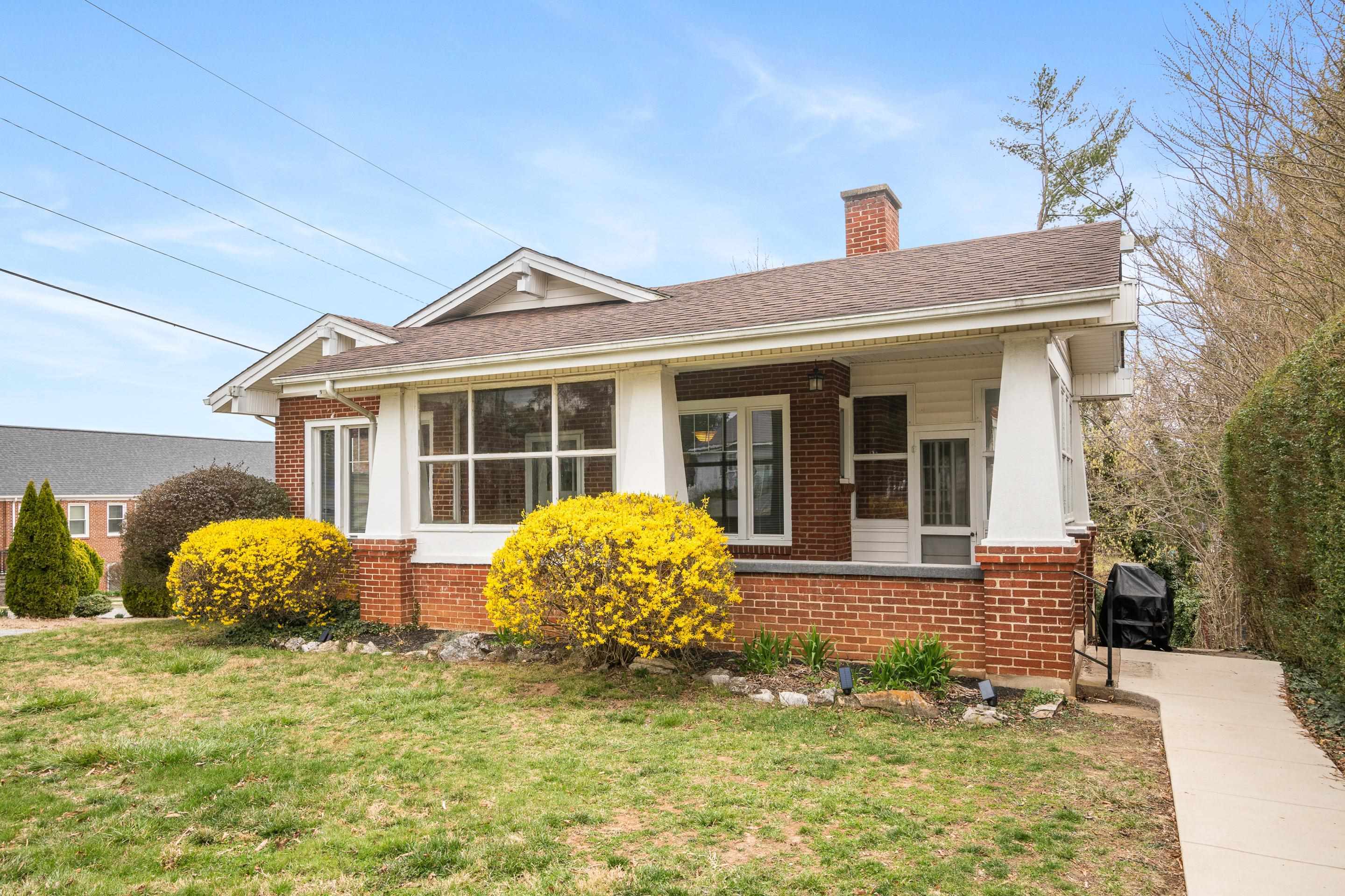 Property Photo: 207 Harvey Street VA 24141