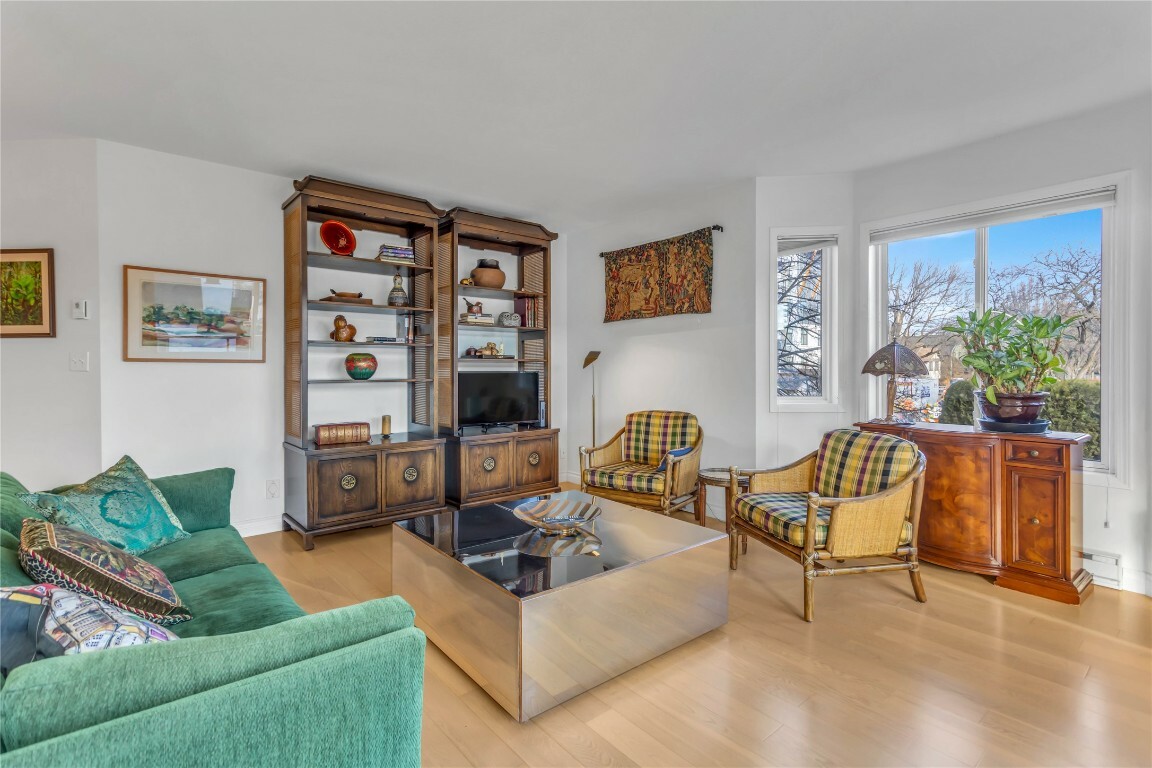 Property Photo: 680 Doyle Avenue 101 BC V1Y 9S2