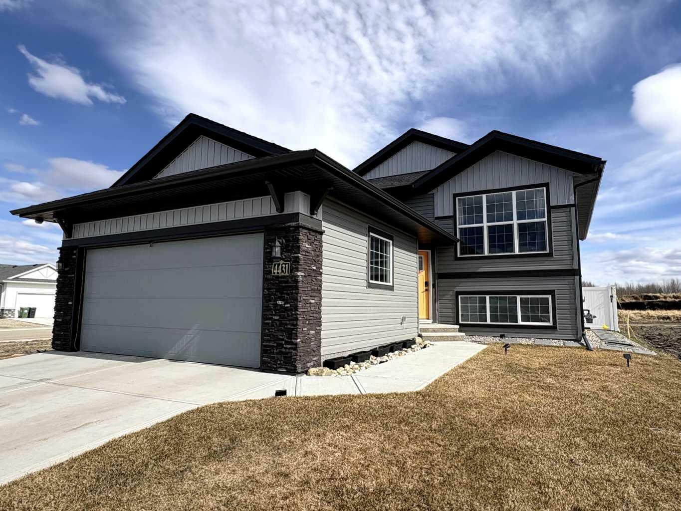 Photo de la propriété: 4431 53 Street AB T4T 0C3