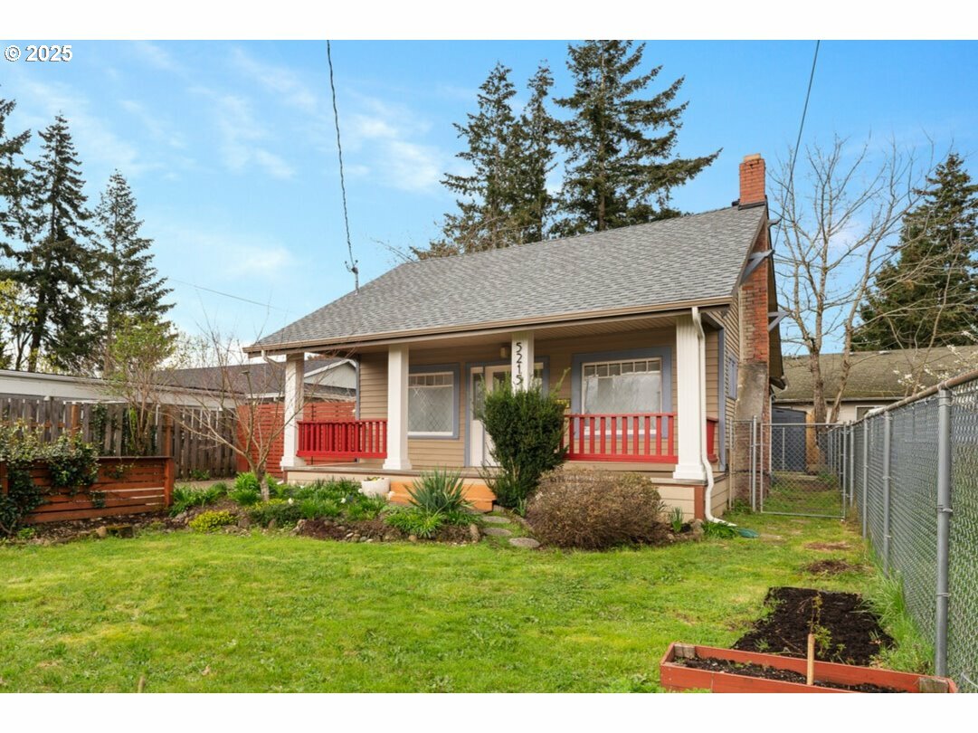 Property Photo: 5215 SE 79th Ave OR 97206