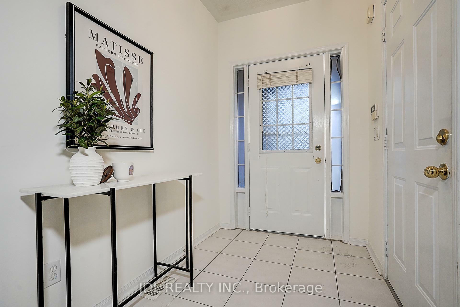 Property Photo: 47 Millcliff Circle ON L4G 7N7