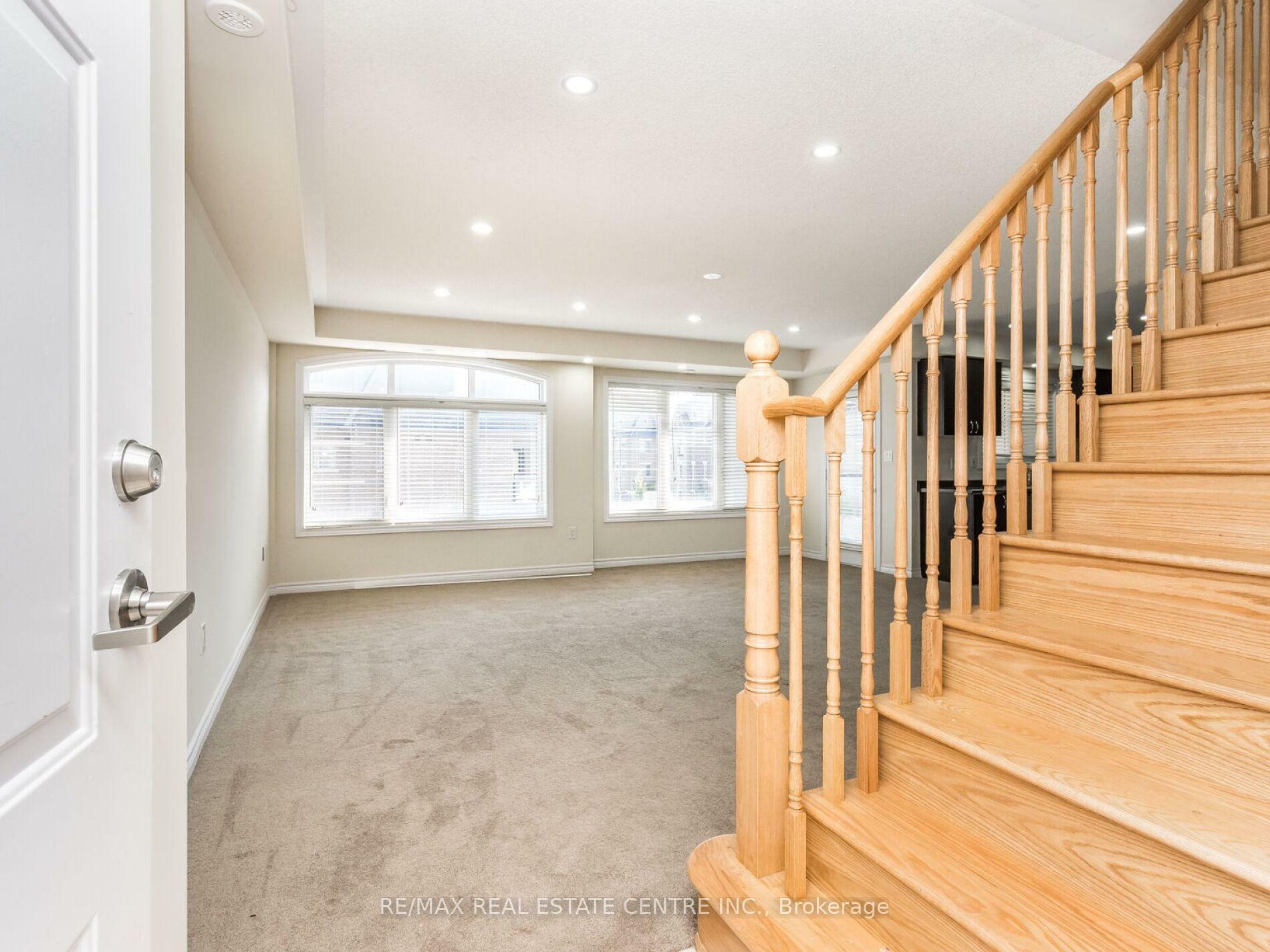 Property Photo: 200 Veterans Drive 09 ON L7A 4S6