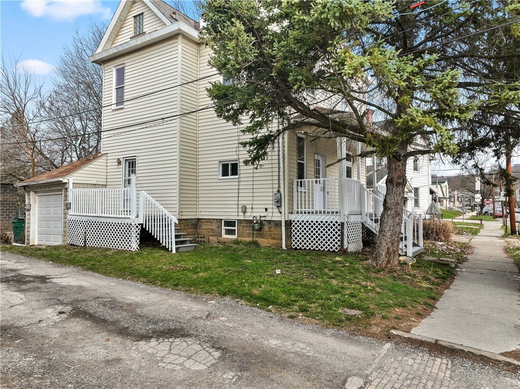 Property Photo: 110 Broad St PA 16001