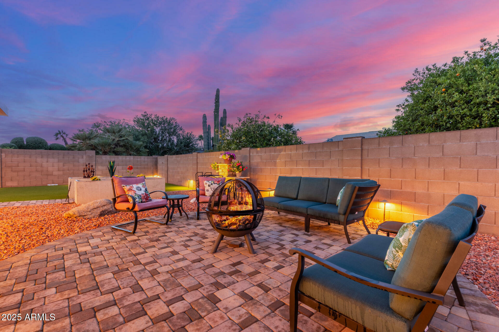 Property Photo: 9556 W Willowbrook Drive AZ 85373