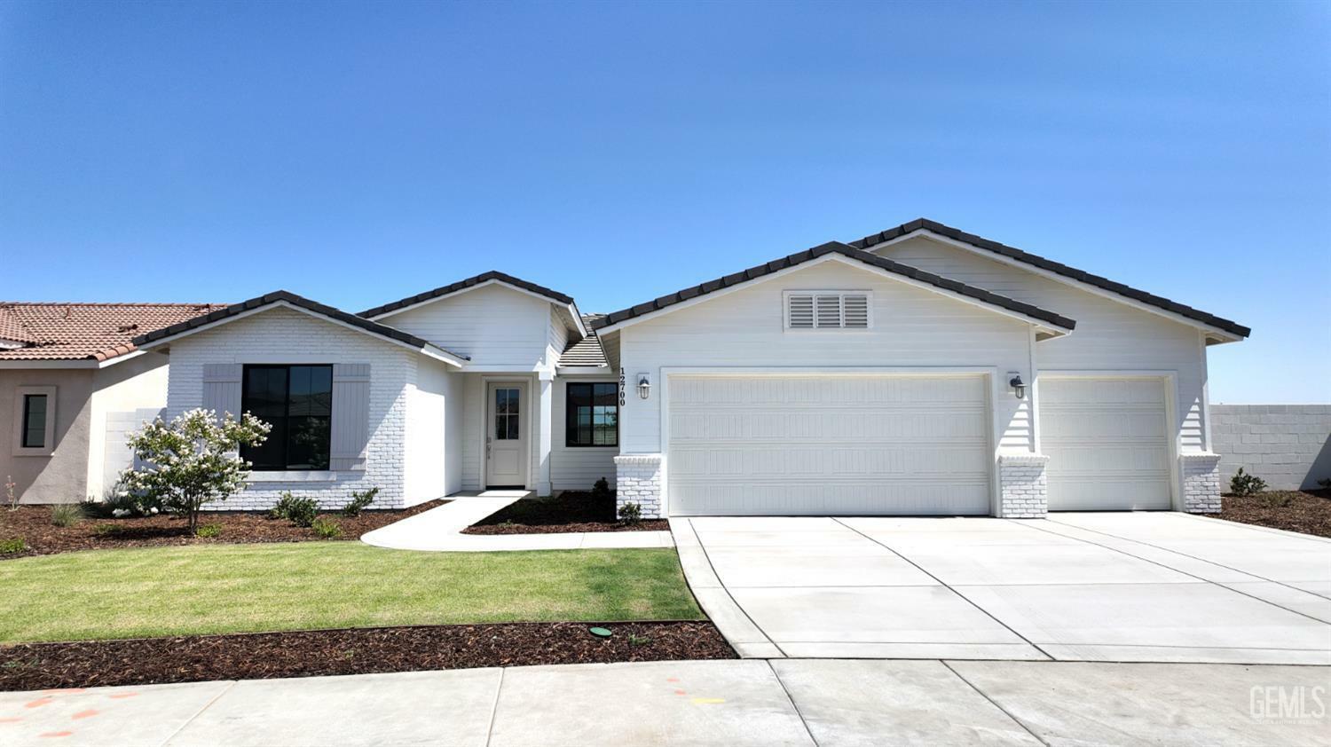Property Photo: 12700 Kinnick Court CA 93312