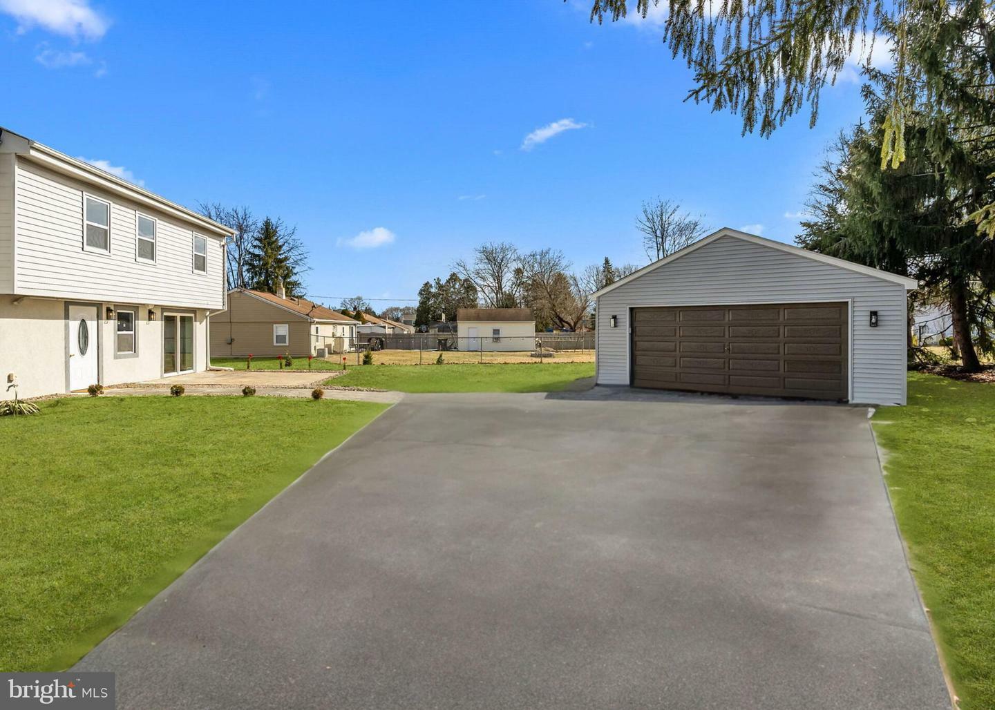 Property Photo: 537 W County Line Road PA 19040
