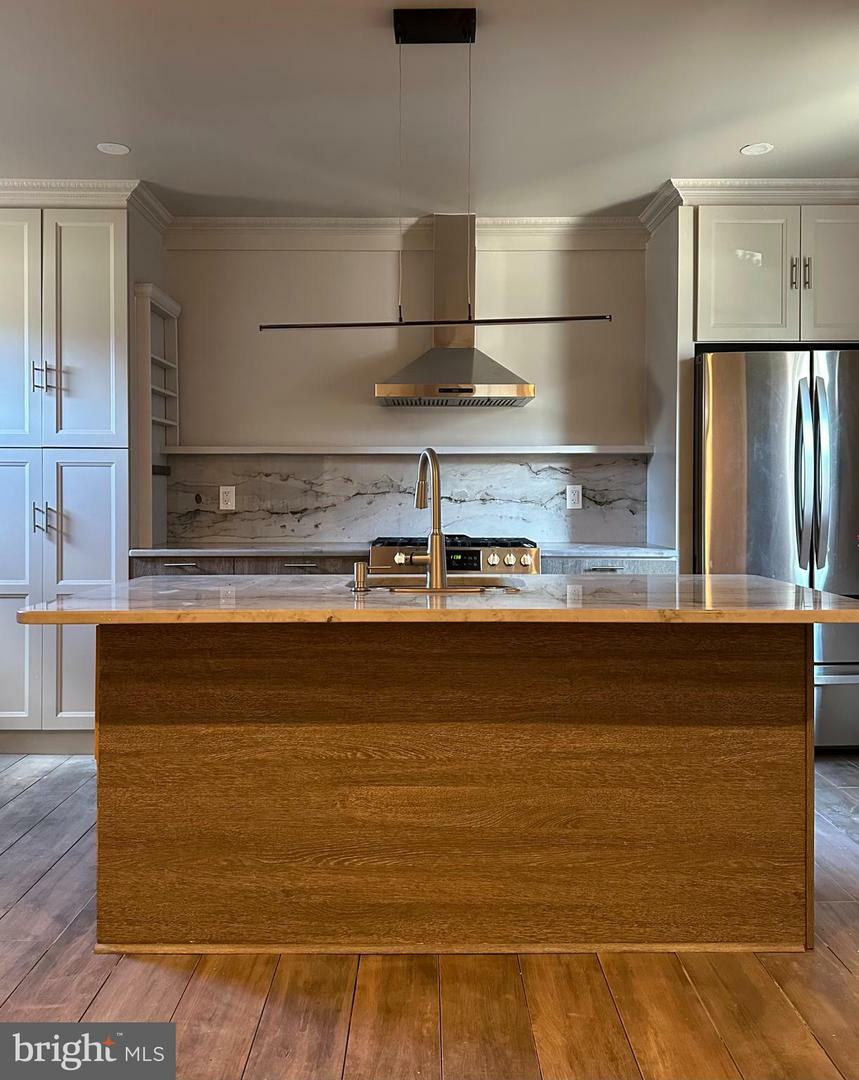Property Photo: 124 W Franklin Street PA 19067