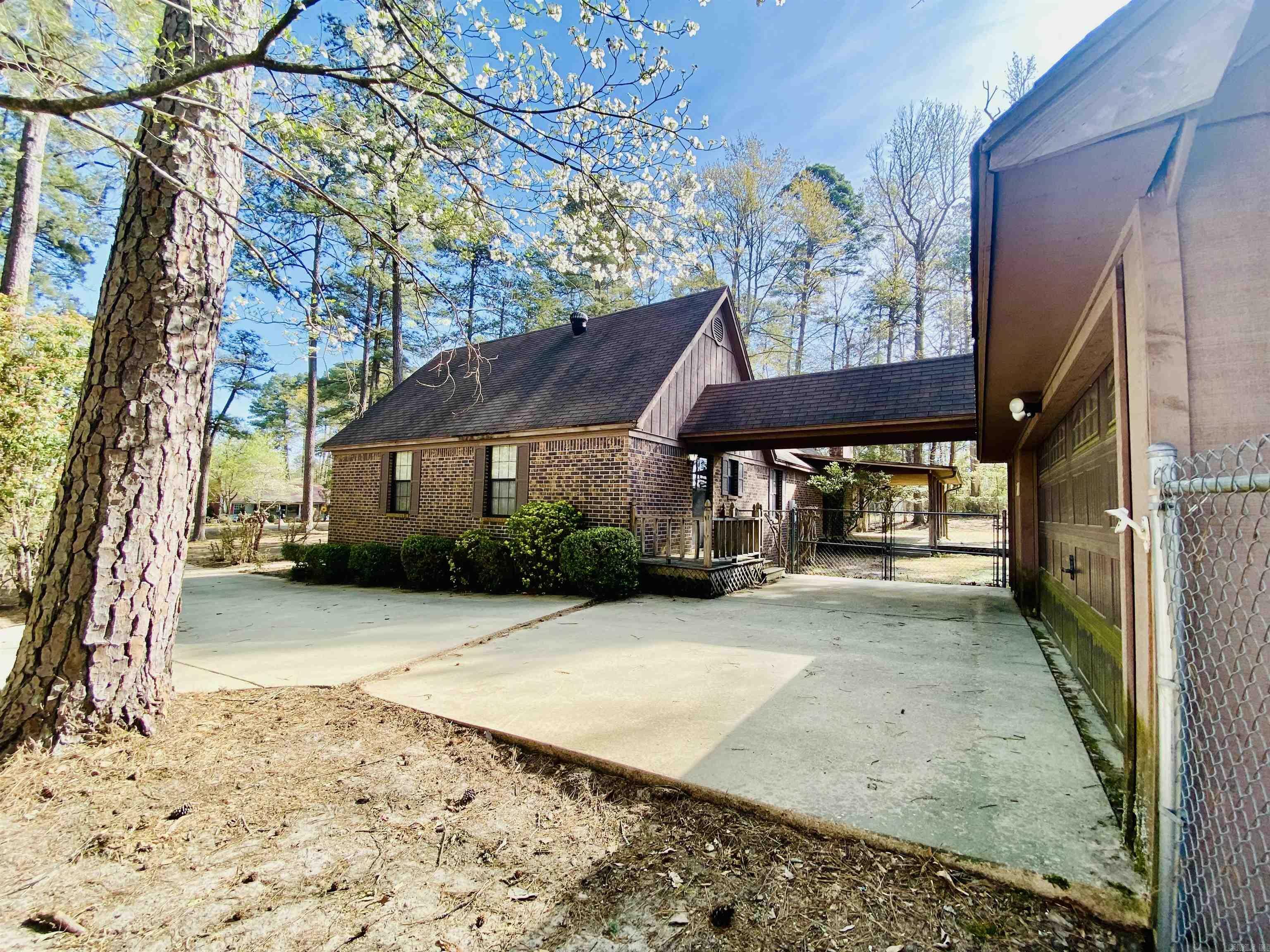 Property Photo: 127 Southwood Dr AR 71701