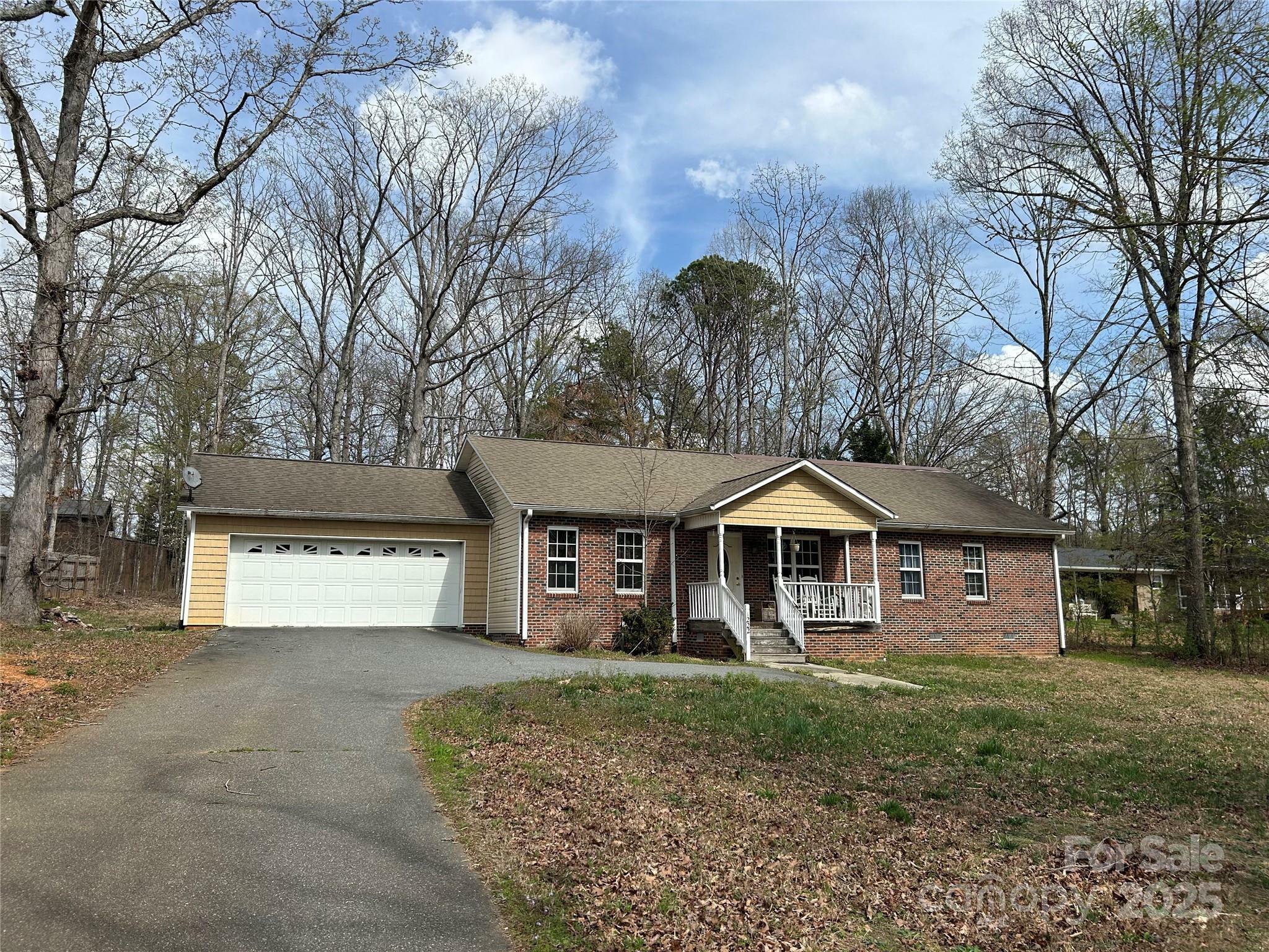 Property Photo: 1222 Hillsboro Avenue NC 28602