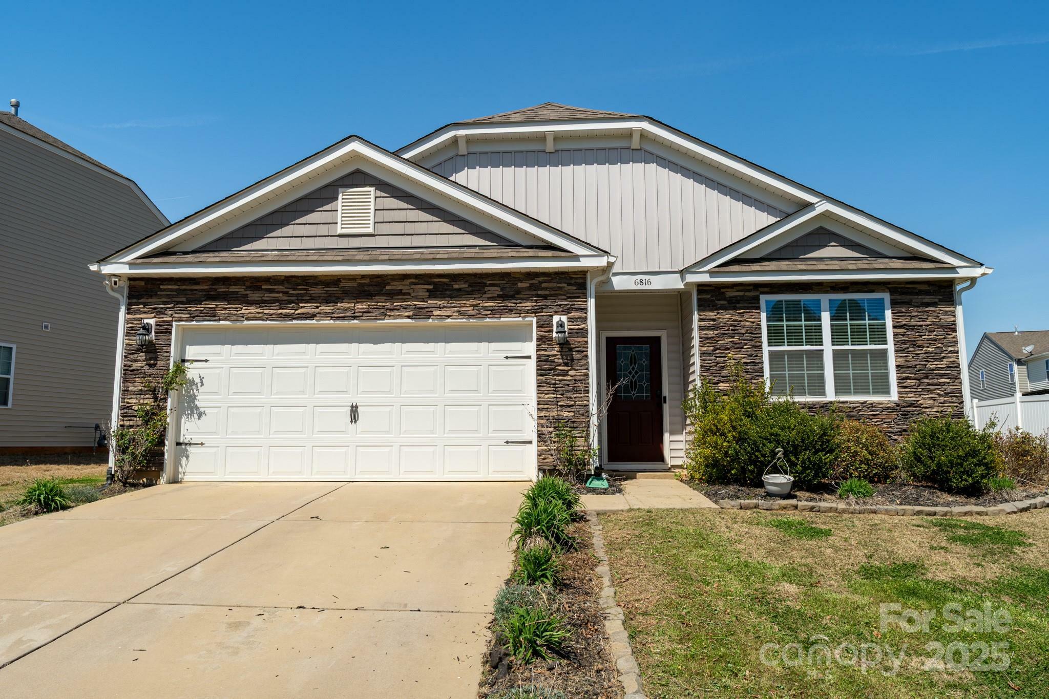 Property Photo: 6816 Pennyroyal Way NC 28216
