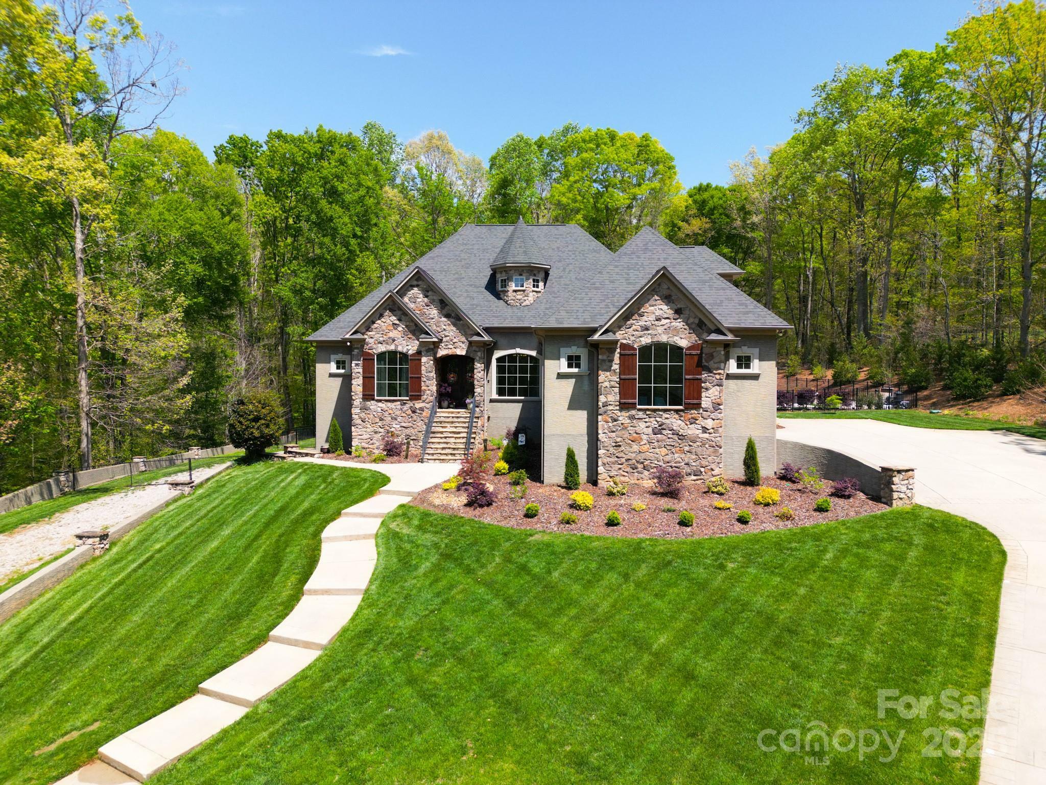 Property Photo: 4071 King Wilkinson Road NC 28092