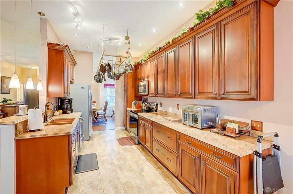Property Photo:  3949 E Summit Ridge Drive  OH 45430 