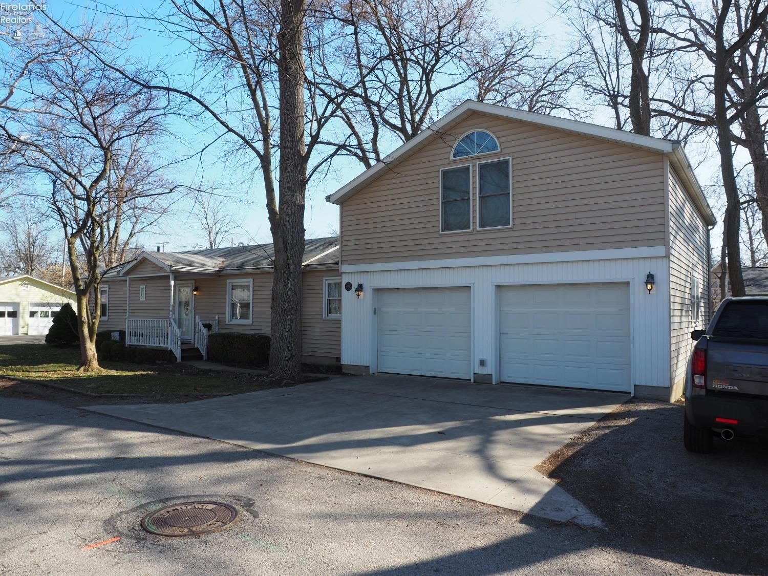 Property Photo:  541 Oak Avenue  OH 43440 