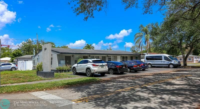 Property Photo: 6097 Rodman St FL 33023
