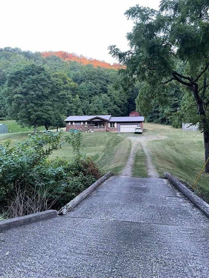 Property Photo:  9010 S Hwy 421  KY 40962 