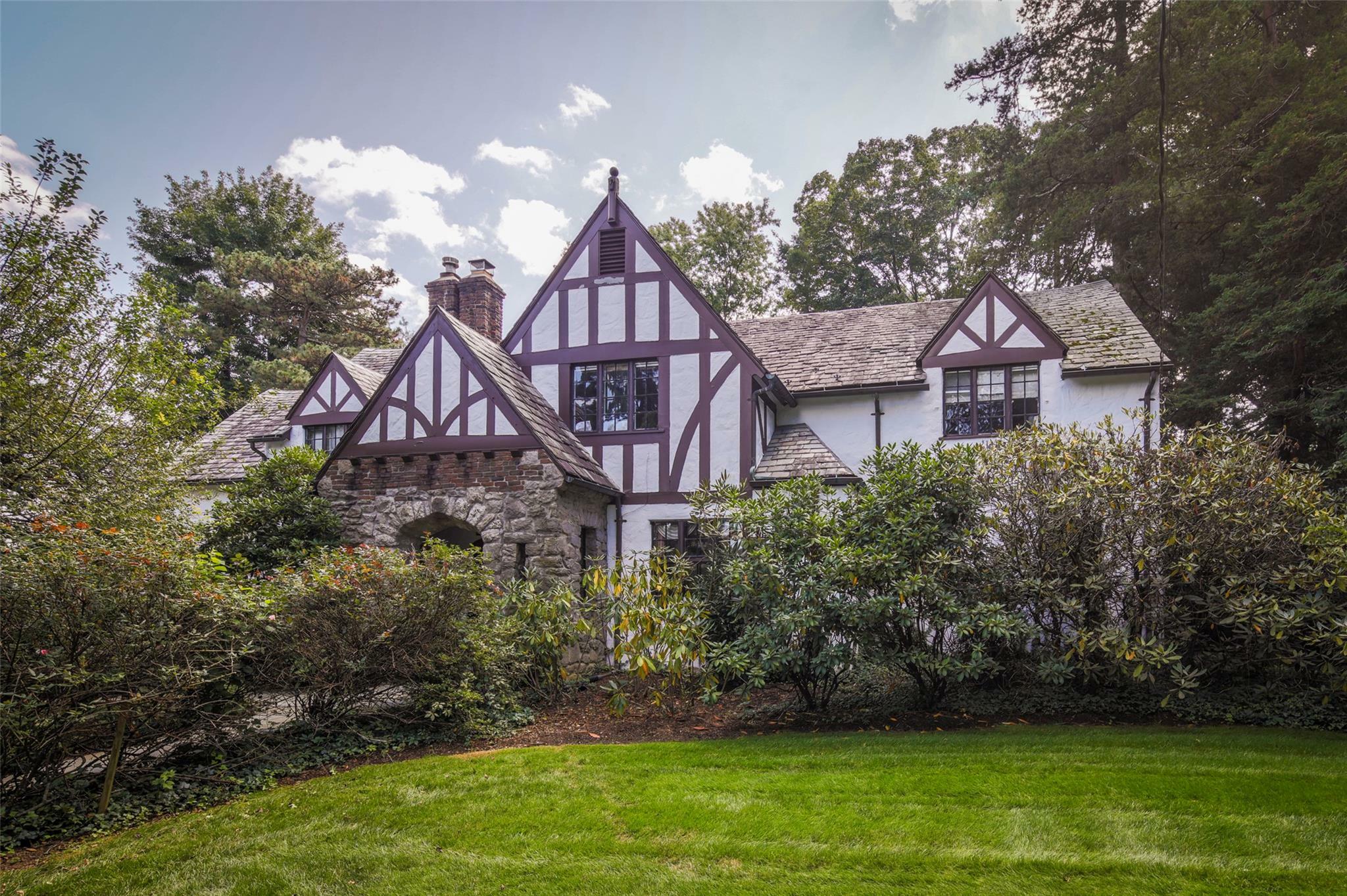 Property Photo: 8 Fordal Road NY 10708