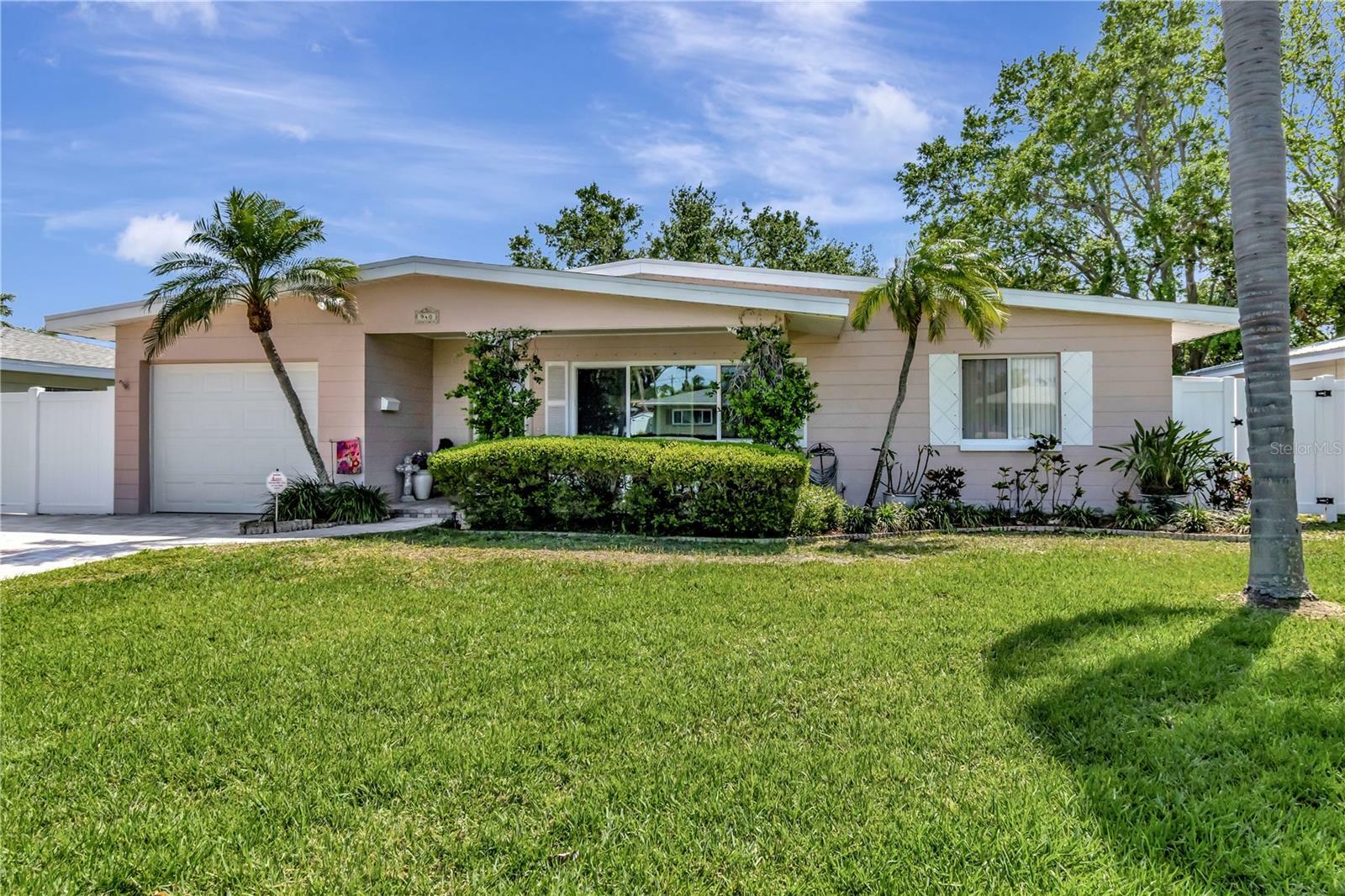 940 43rd Avenue NE  St Petersburg FL 33703 photo
