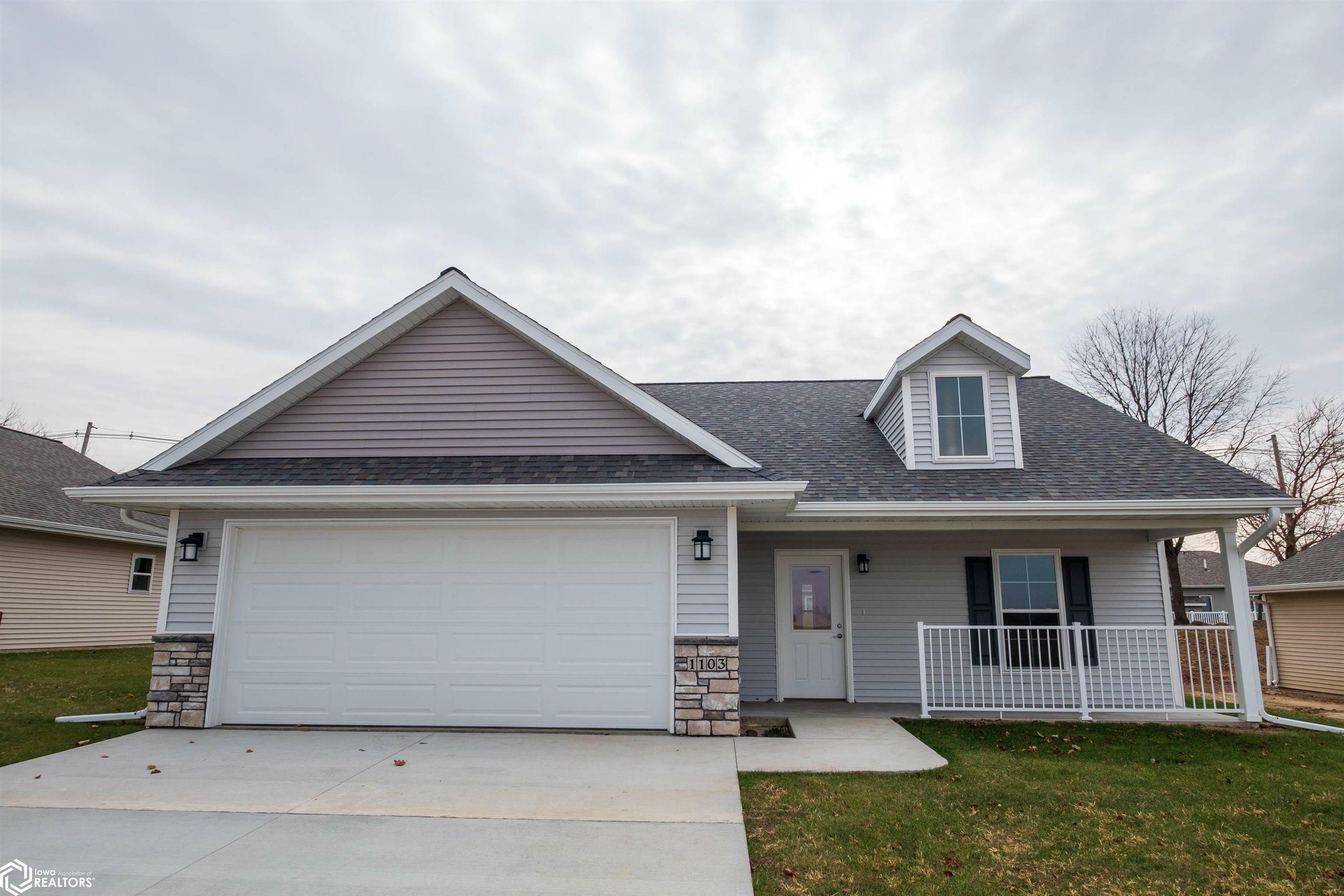 Property Photo: 1103 E Southridge Road IA 50158