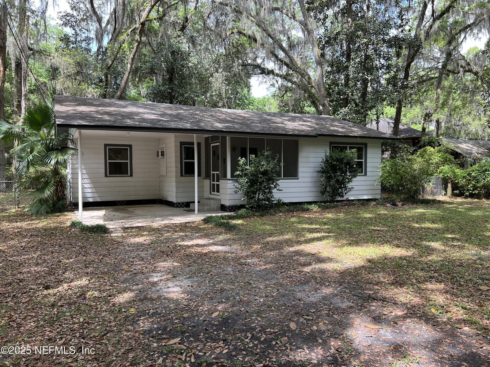Property Photo:  10114 County Road 1469  FL 32694 